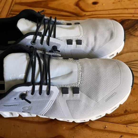 On Running Cloud 5 Waterproof
Glacier Grey White (Women's) NWOT - Picture 7 of 10